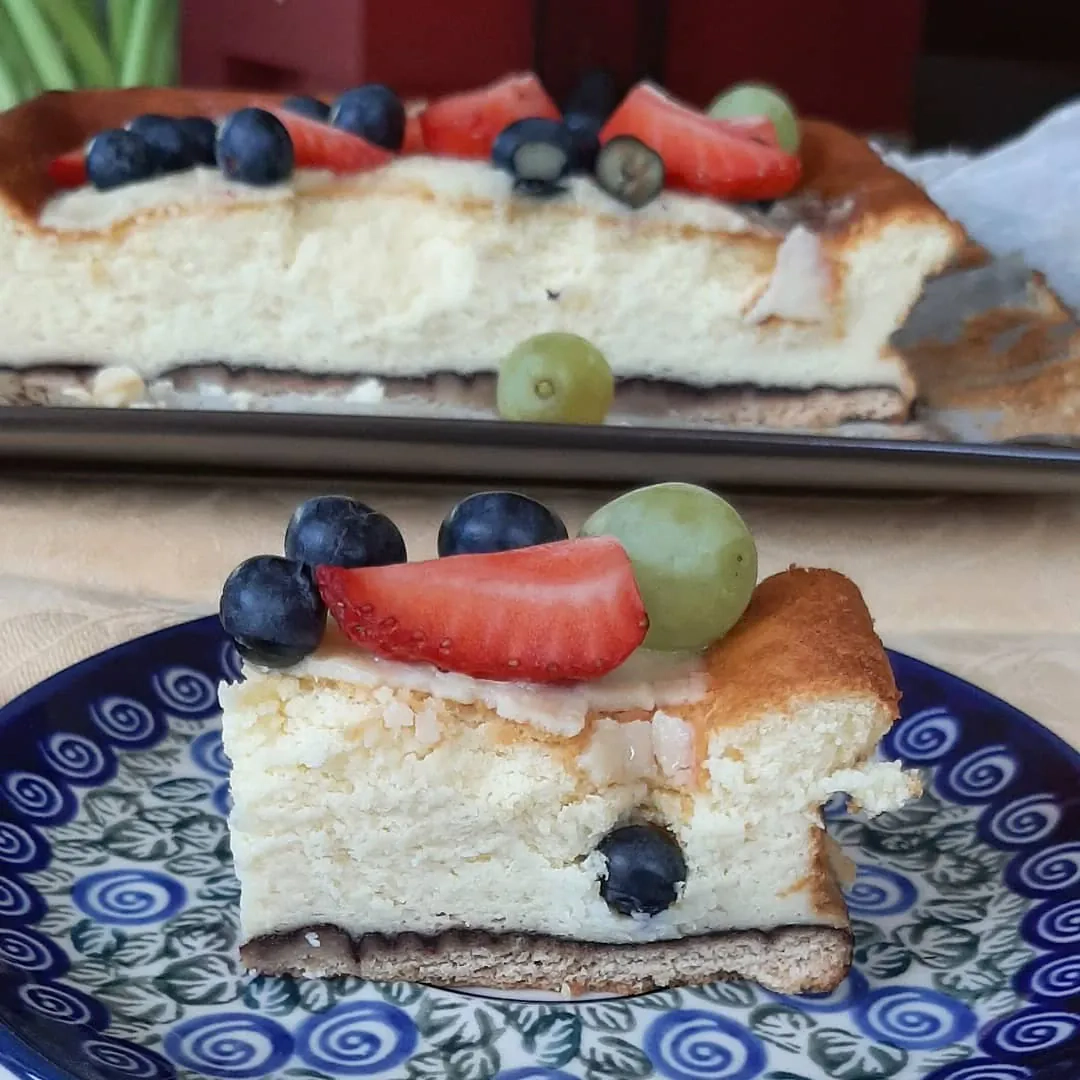Sernik z białą czekoladą i mlekiem w proszku