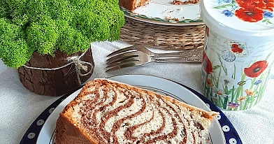 Ciasto Zebra – klasyczny przepis na puszyste, efektowne ciasto ucierane z paskami kakaowymi