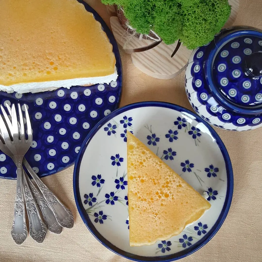 Sernik na zimno z musem brzoskwiniowym Sernik na zimno z musem brzoskwiniowym