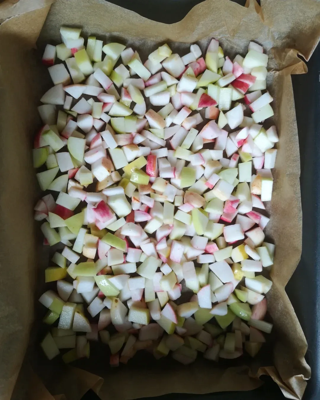 Sviesta drumstalkūka ar āboliem, mandelēm un žāvētām aprikozēm