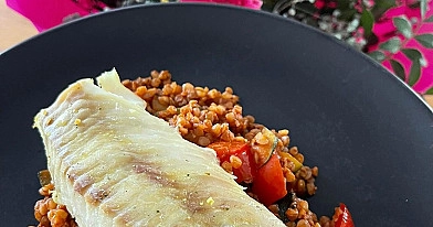 Ryba z airfryer bez panierki – lekka i soczysta ryba z kaszą gryczaną i warzywami