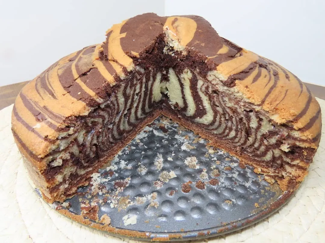 Drėgnas dryžuotas - zebrinis keksas su kakava