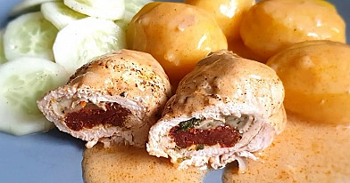 Vištienos suktinukai su sūriu ir saulėje džiovintais pomidorais