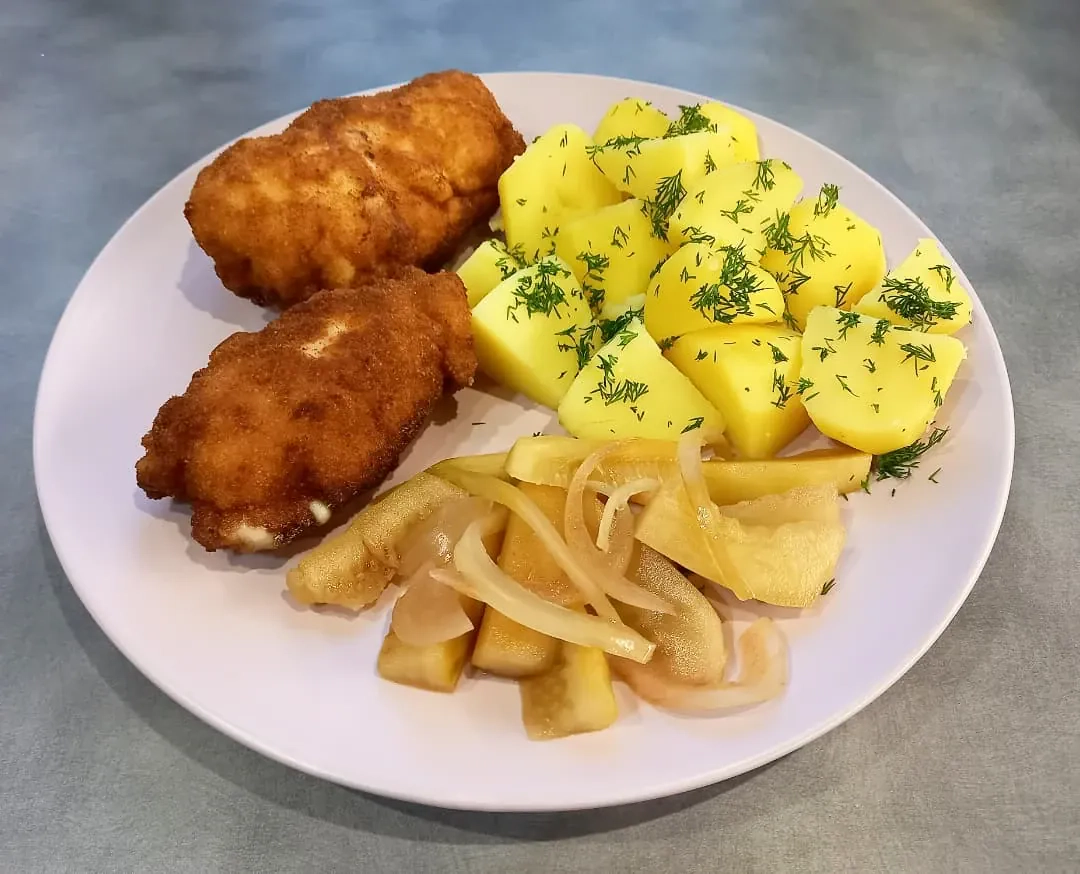 Roladki z kurczaka z serem i szynką oraz z suszonymi pomidorami