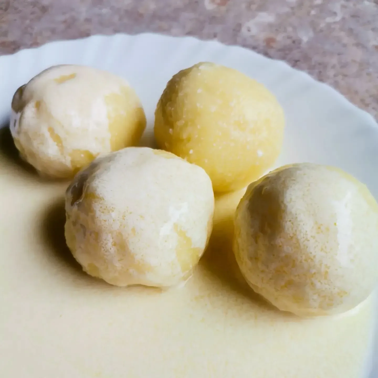 Mokykliniai virtų bulvių ir varškės kukuliai, su saldžiu sviesto ir grietinės padažu 🤤
