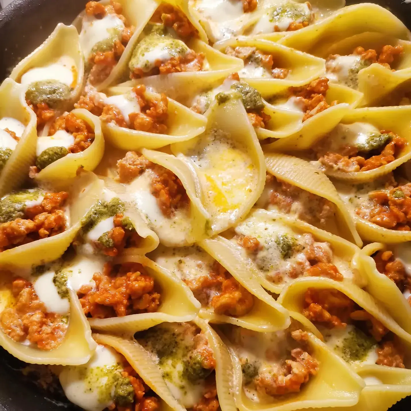 Įdarytos makaronų kriauklės su vištienos faršu ir grietinėle 🤤