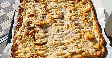 Ātrā un gardā ābolu plātsmaize