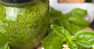 Domowe pesto bazyliowe z orzeszkami piniowymi
