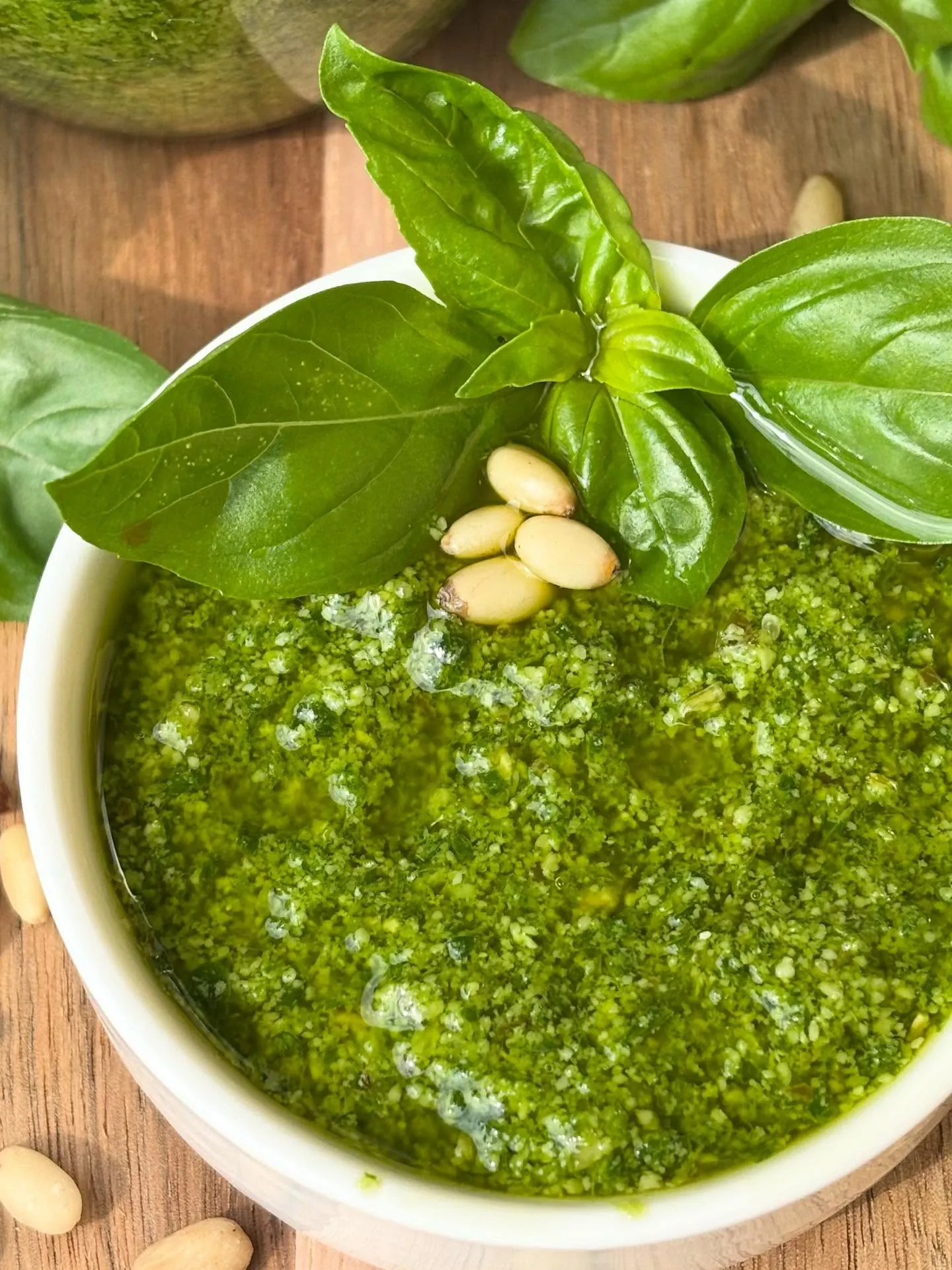 Domowe pesto bazyliowe z orzeszkami piniowymi