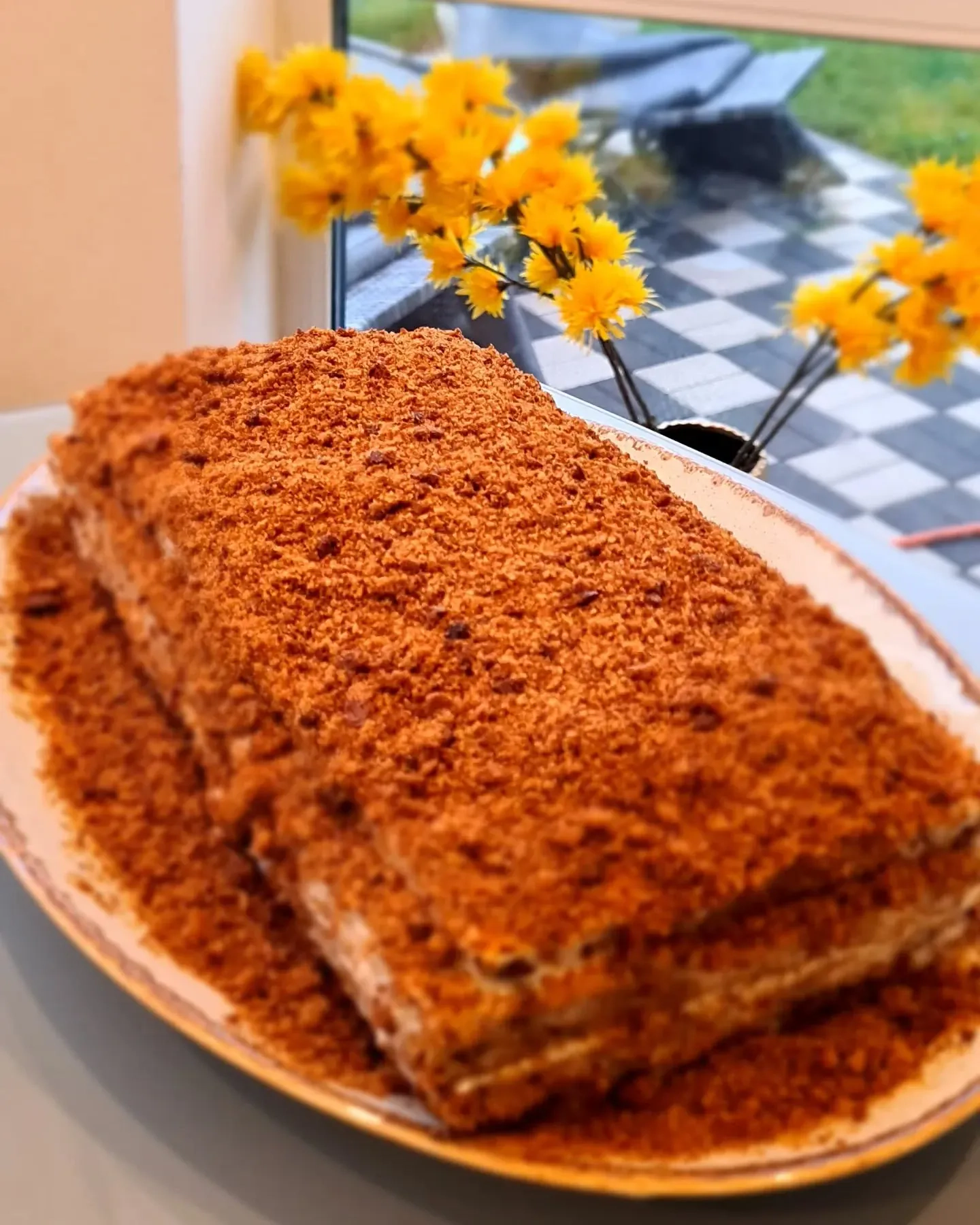 Veselīga mājas medus kūka bez cukura ar auzu miltiem un skābo krējumu