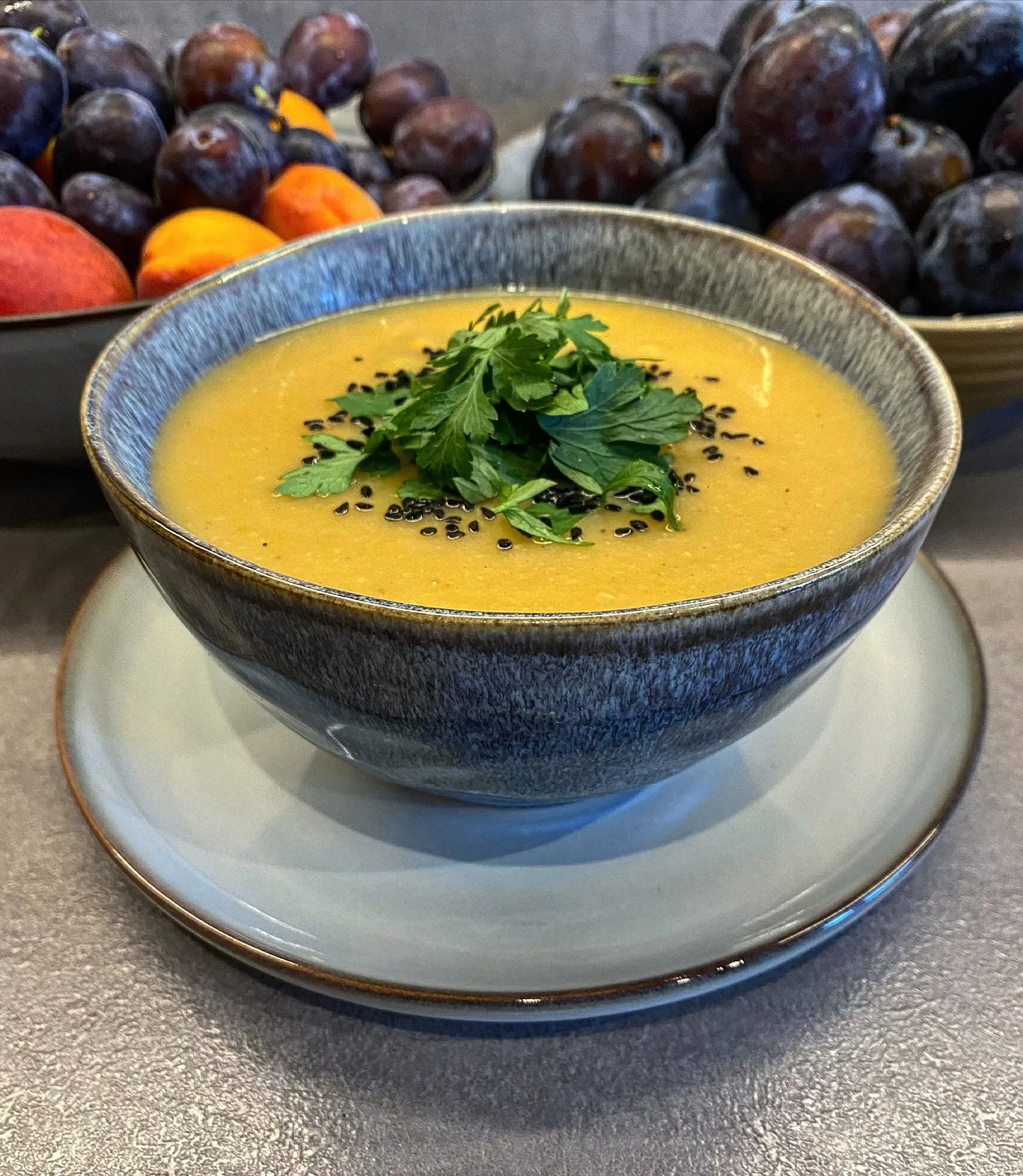 Zupa krem z pietruszki, selera i marchewki – delikatny krem z warzyw korzeniowych