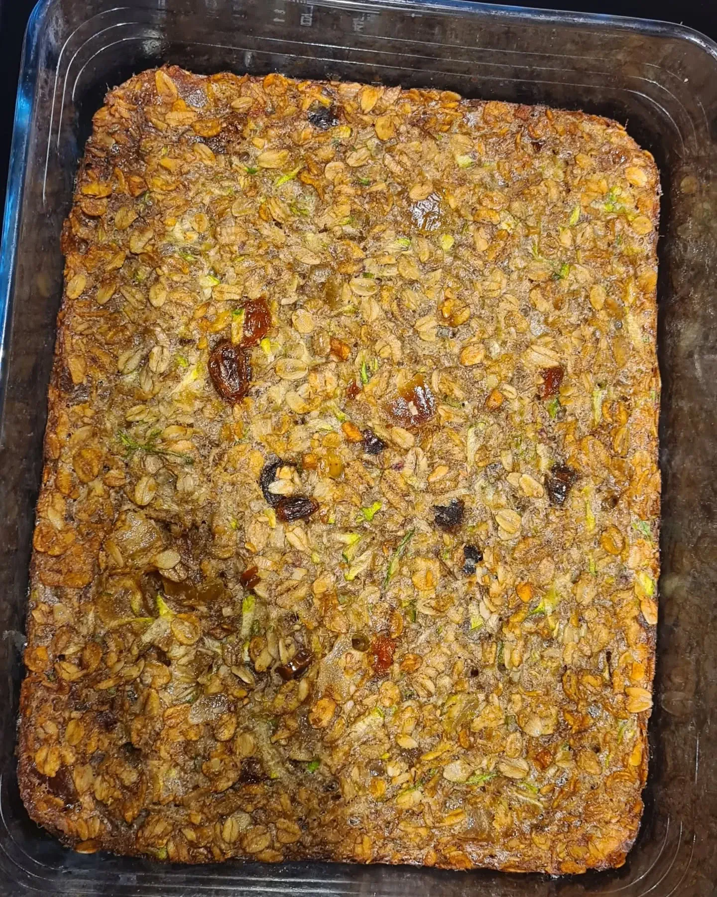 Kabaču un auzu pārslu musli kūka veselīgām brokastīm vai desertam