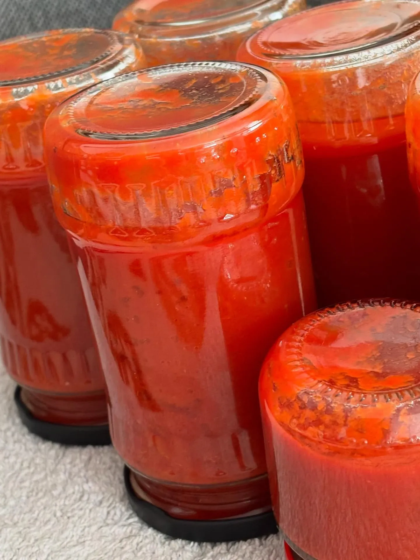 Domowy przecier pomidorowy na zimę – naturalny, bez pasteryzacji i konserwantów 🍅