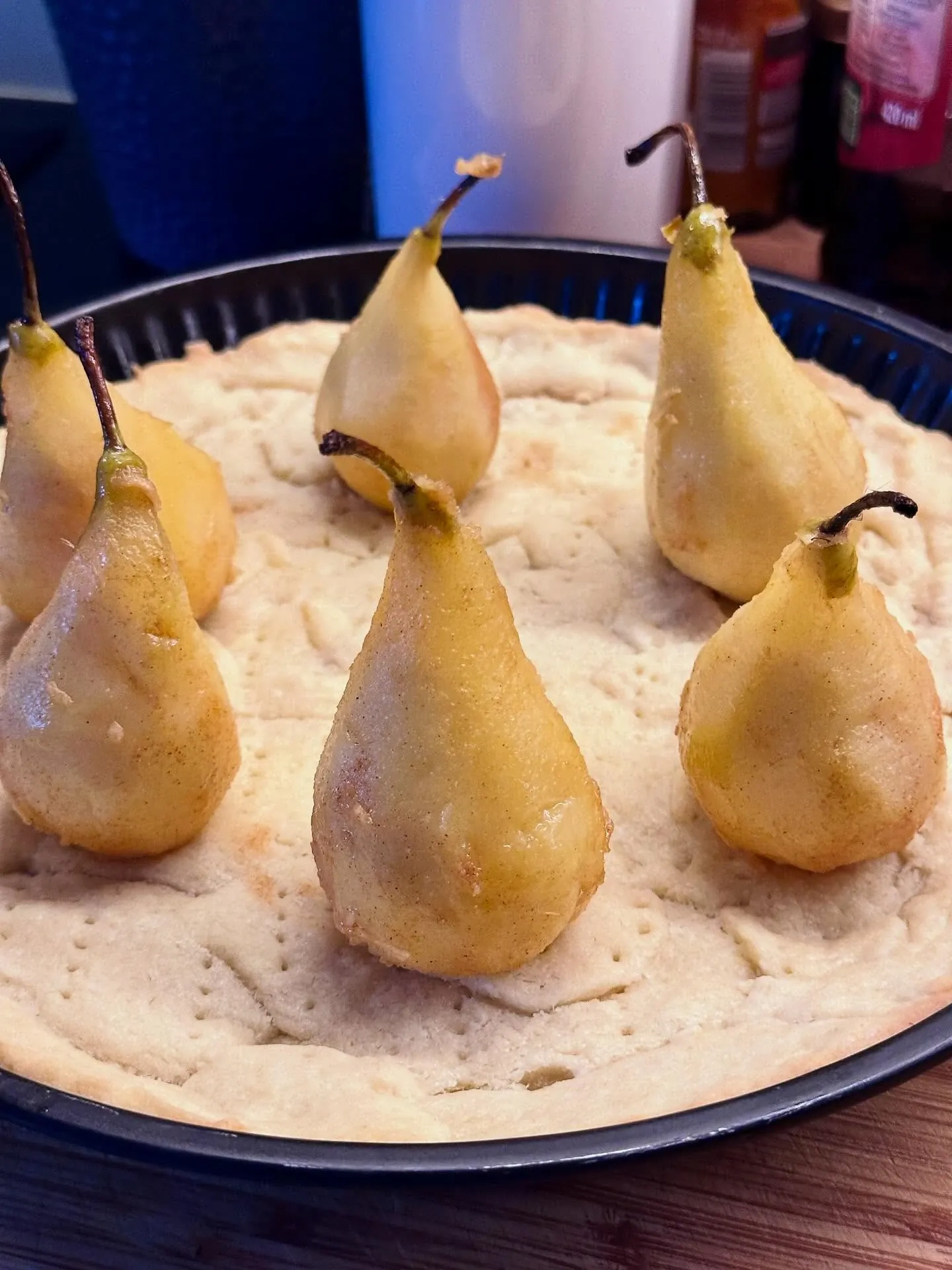 Tarta migdałowa z karmelizowanymi gruszkami