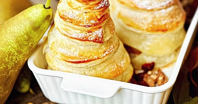 Pieczone gruszki w cieście francuskim z orzechami, żurawiną i miodem 🍐
