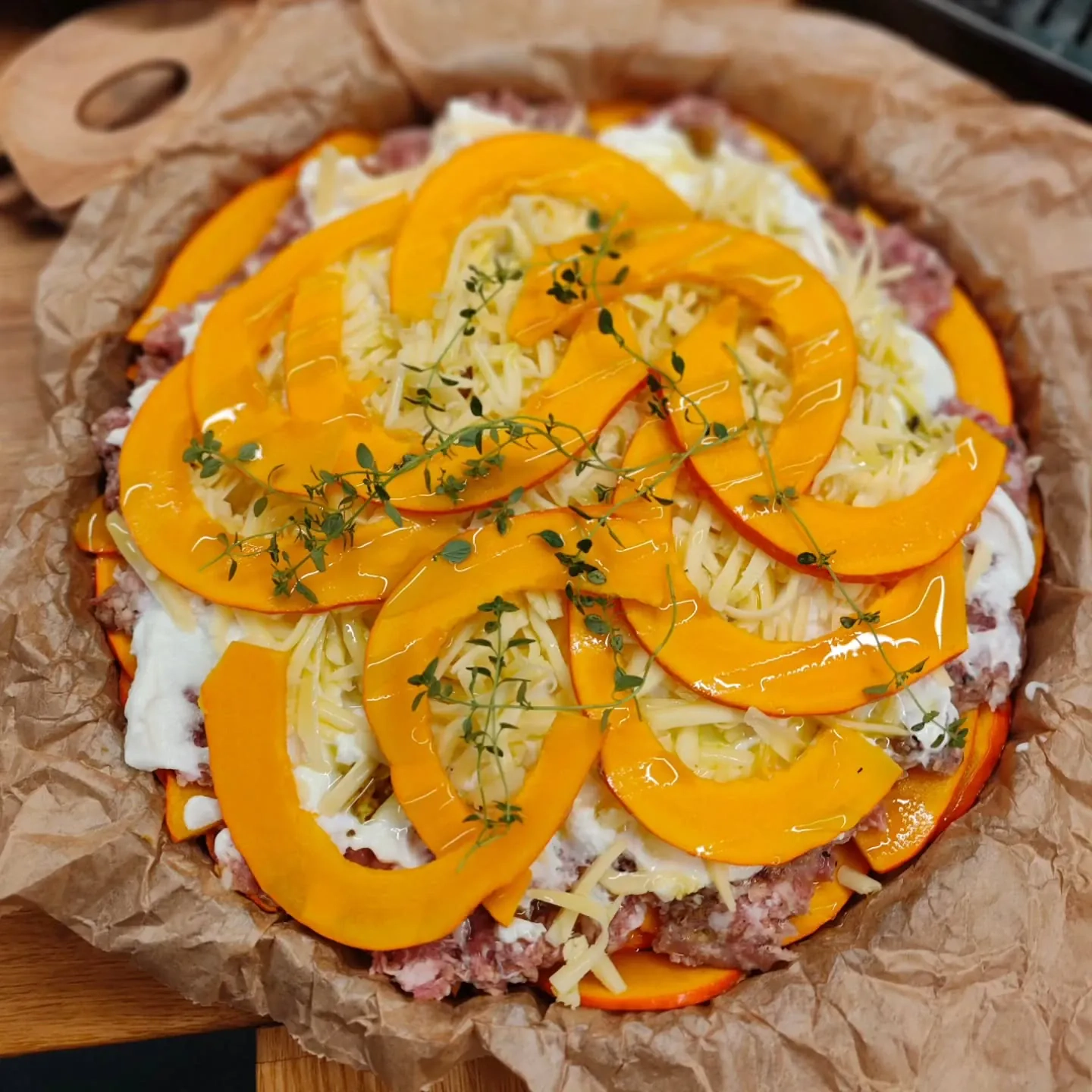 Keto tarta z dyni – niskowęglowodanowa zapiekanka bez mąki i bez cukru Keto tarta z dyni – niskowęglowodanowa zapiekanka bez mąki i bez cukru