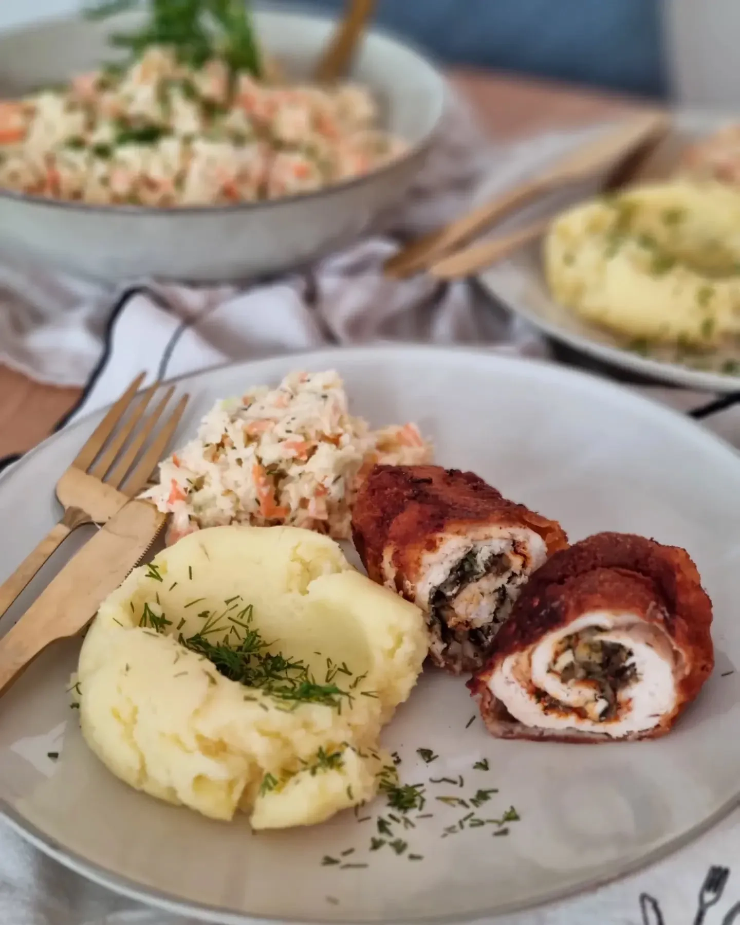 Devolay z airfryera – chrupiący kotlet z masłem i pieczarkami bez smażenia