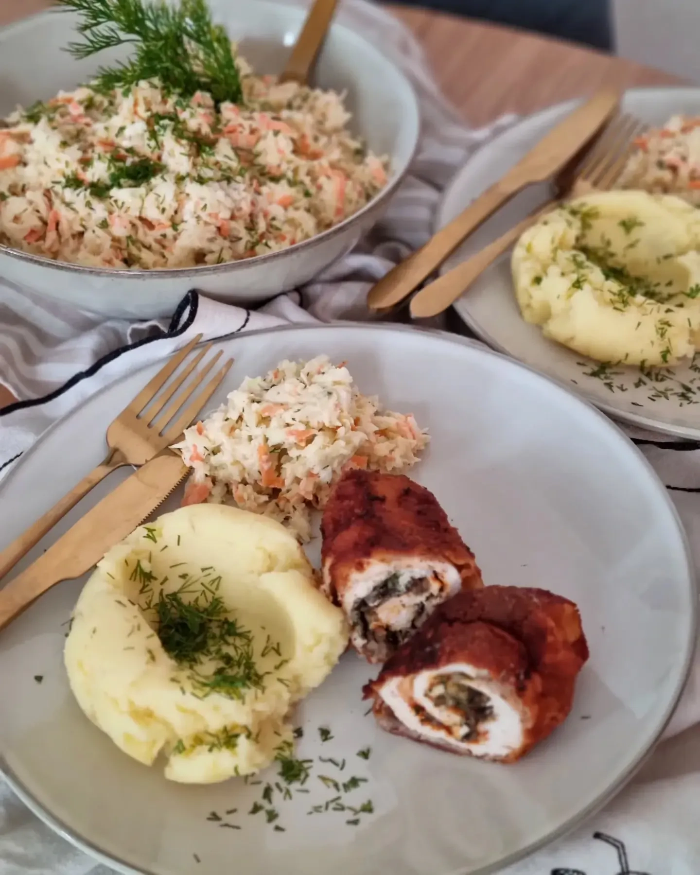 Devolay z airfryera – chrupiący kotlet z masłem i pieczarkami bez smażenia