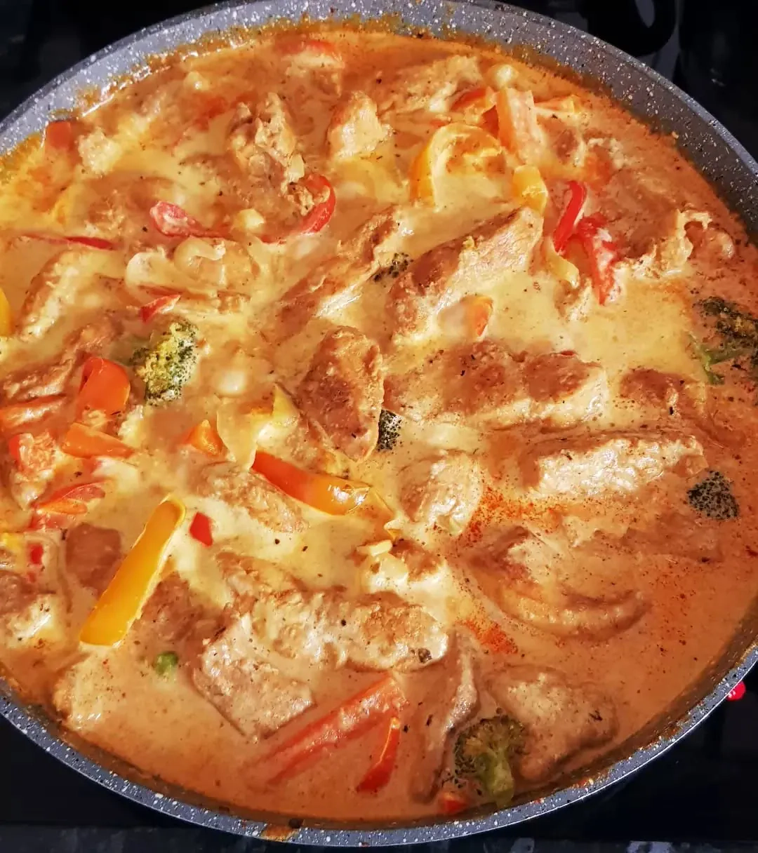 Vista karija mērcē ar saldo krējumu