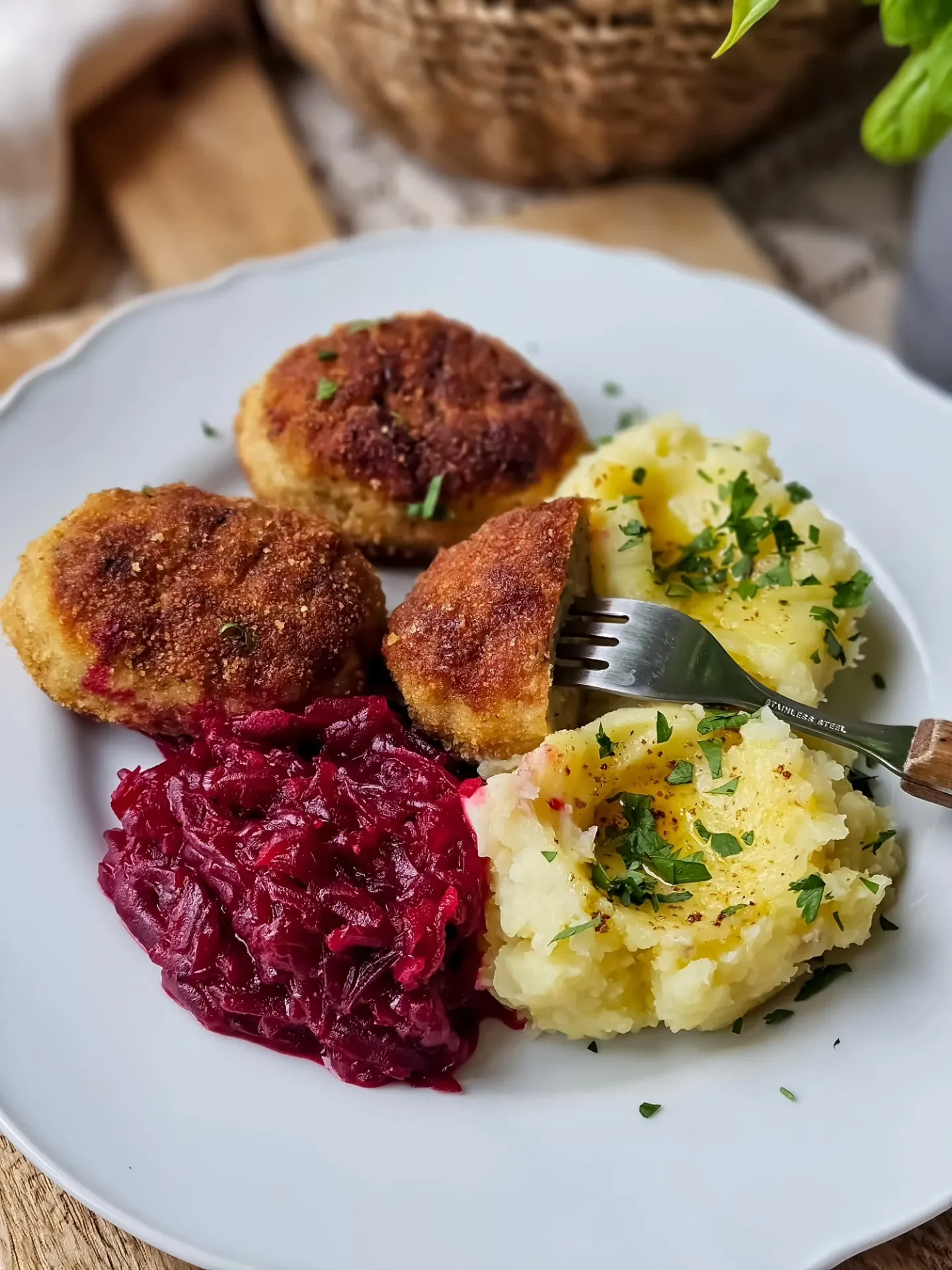 Domowe kotlety mielone z wieprzowiny – tradycyjny przepis na soczyste kotlety jak u babci Domowe kotlety mielone z wieprzowiny – tradycyjny przepis na soczyste kotlety jak u babci