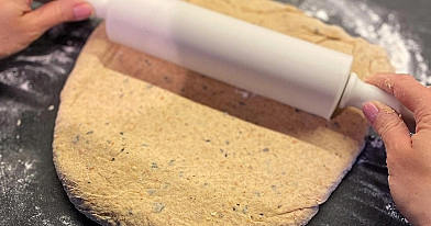 Domowe bułki z suszonymi pomidorami i oliwkami – puszyste, aromatyczne i idealne na śniadanie