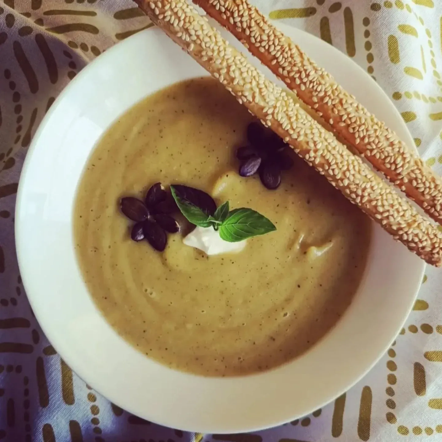 Zupa krem z cukinii i ziemniaków – zdrowy, szybki i prosty przepis na domowy obiad Zupa krem z cukinii i ziemniaków – zdrowy, szybki i prosty przepis na domowy obiad