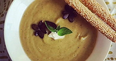 Zupa krem z cukinii i ziemniaków – zdrowy, szybki i prosty przepis na domowy obiad