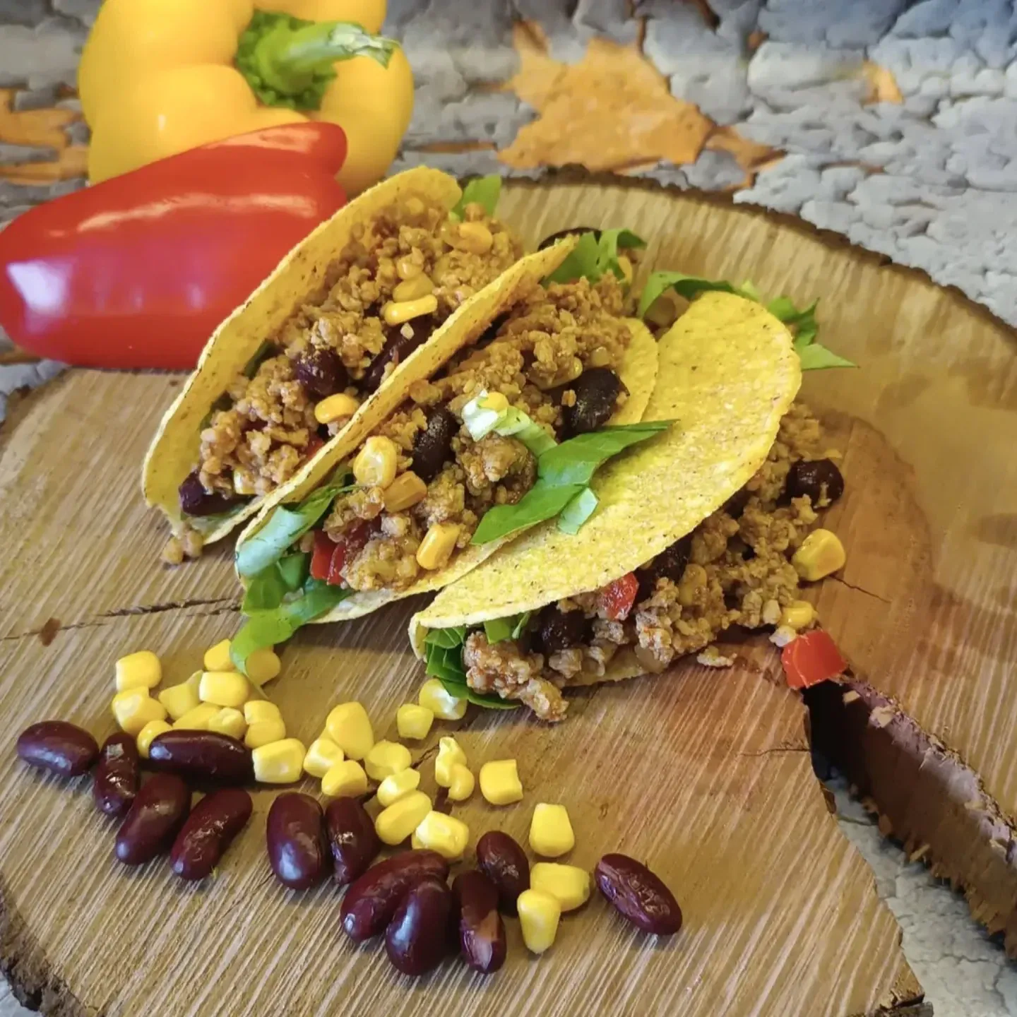 Domowe tacosy z mięsem mielonym, kukurydzą i fasolą – szybki obiad w meksykańskim stylu 🌮 Domowe tacosy z mięsem mielonym, kukurydzą i fasolą – szybki obiad w meksykańskim stylu 🌮