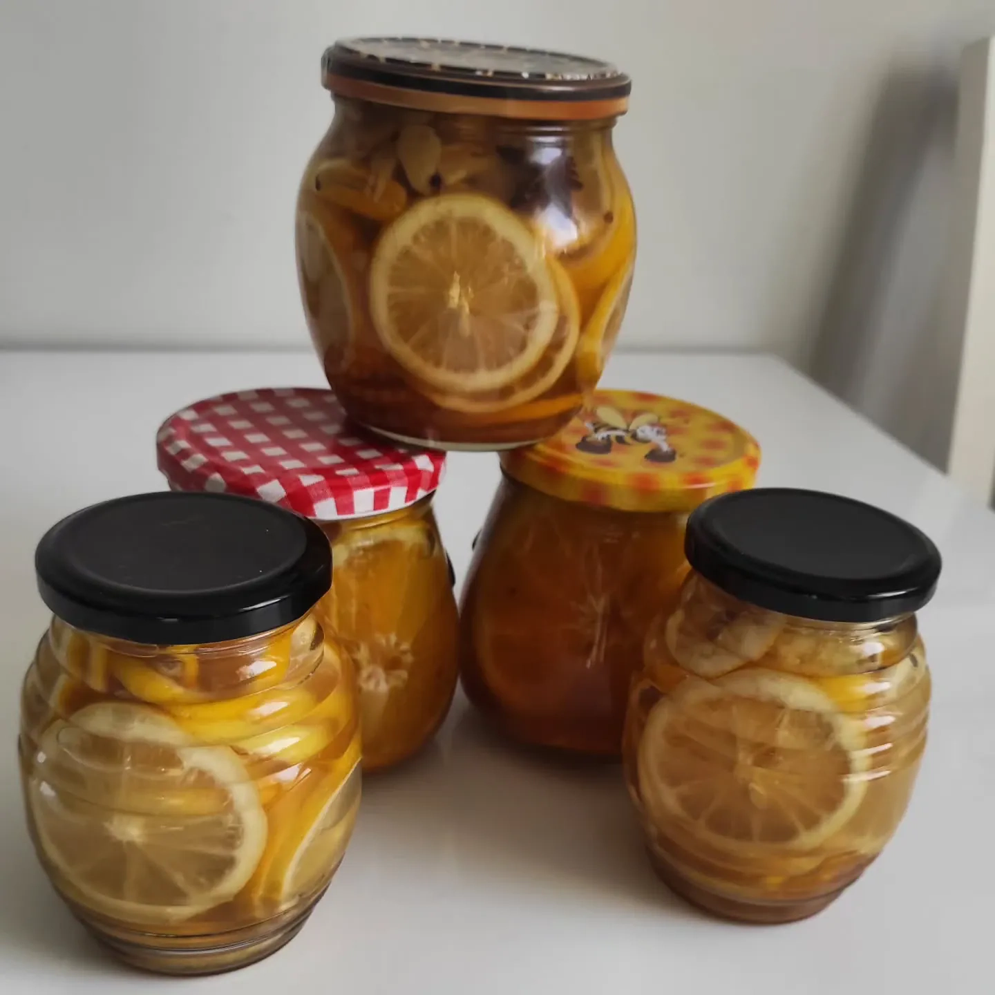 Cytrynowo-pomarańczowe witaminy w syropie korzennym na zimę