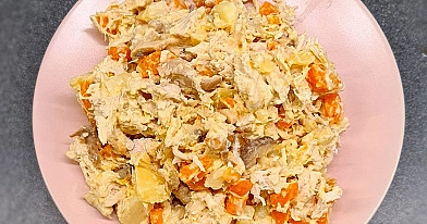 Plūkātas vistas burkānu kartupeļu salāti