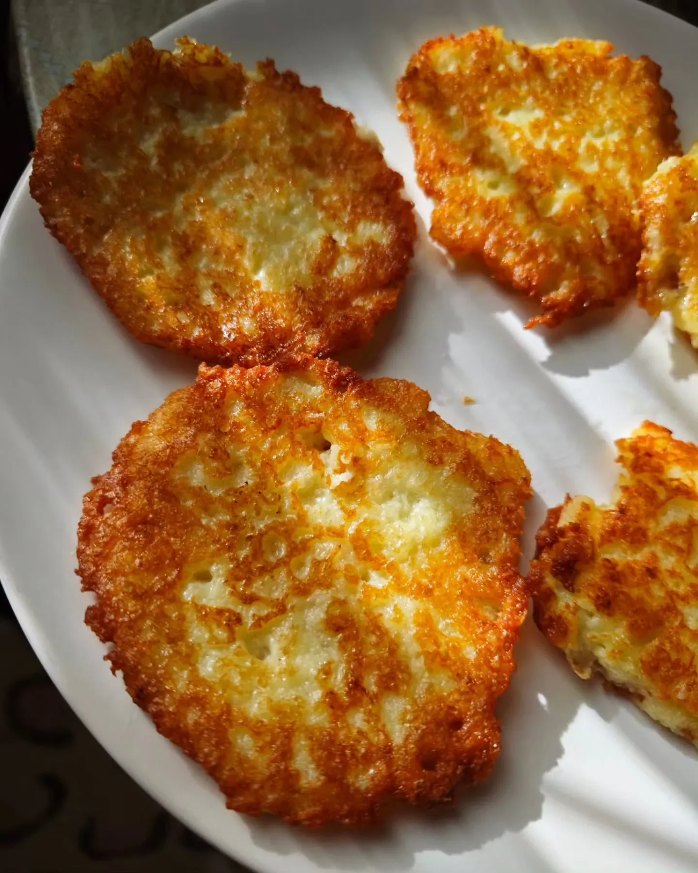 Placki ziemniaczane z frytkownicy beztłuszczowej chrupiące i złociste