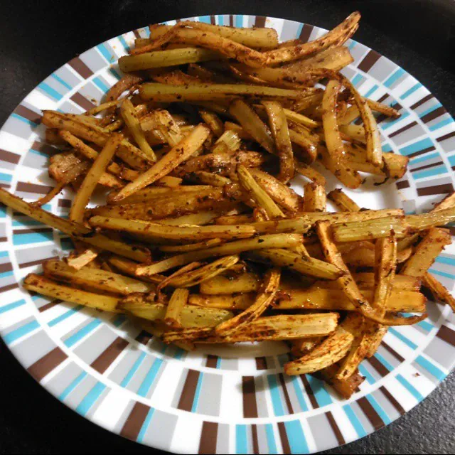 Frytki z selera keto pieczone w piekarniku Frytki z selera keto pieczone w piekarniku