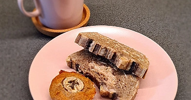 Veselīgā banānmaize ar pilngraudu miltiem un grieķu jogurtu