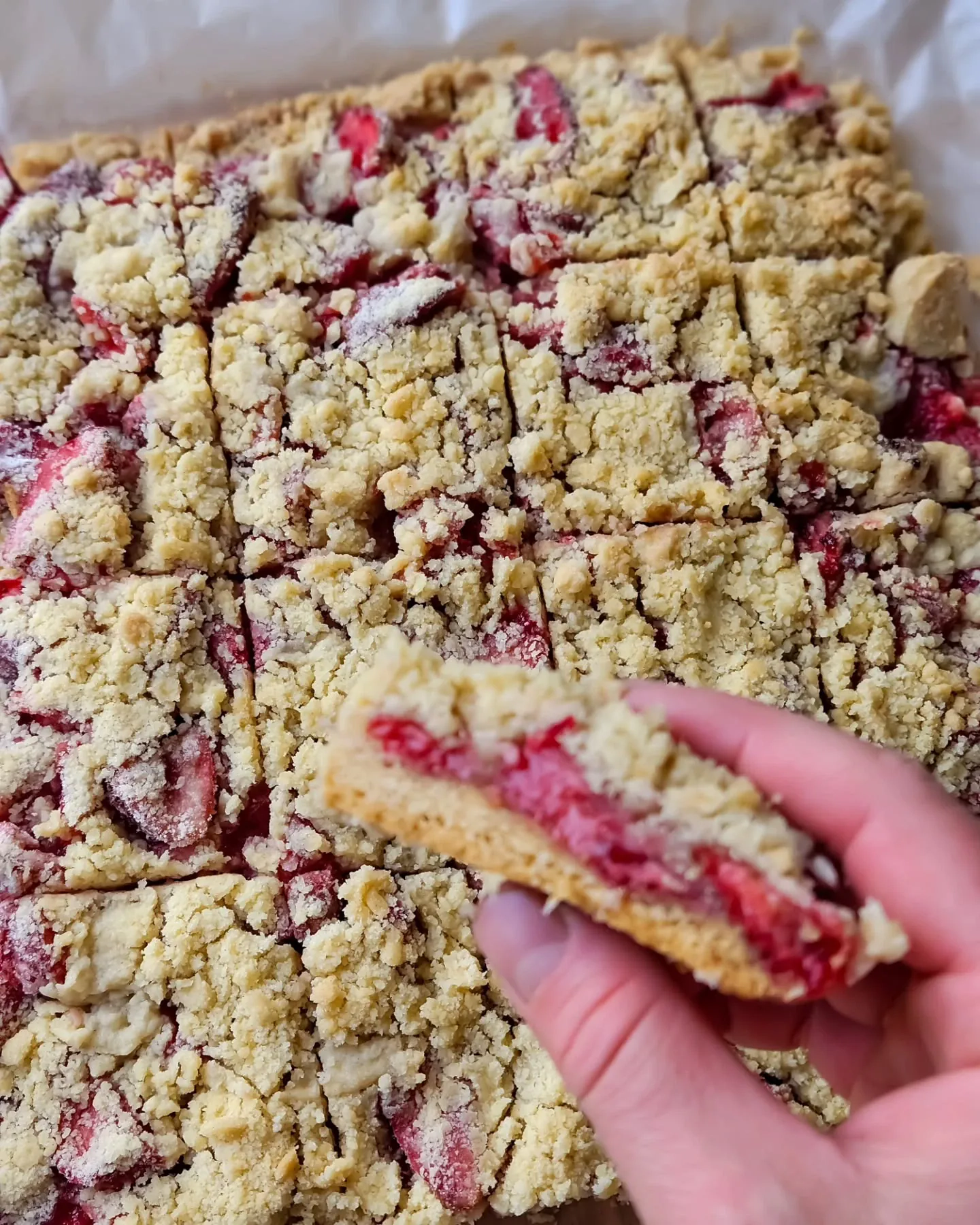 Ciasto kruche z owocami sezonowymi i kruszonką