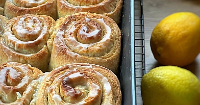 Cytrynowe bułeczki drożdżowe z lukrem cytrynowym
