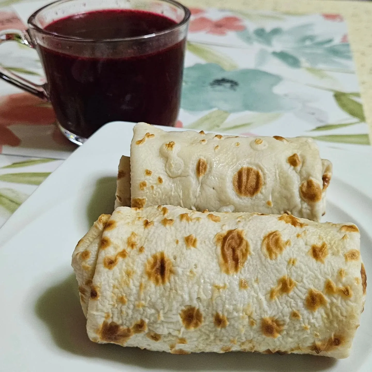 Naleśniki z kapustą, mięsem i pieczarkami – domowy przepis na sycące naleśniki jak krokiety bez panierki Naleśniki z kapustą, mięsem i pieczarkami – domowy przepis na sycące naleśniki jak krokiety bez panierki