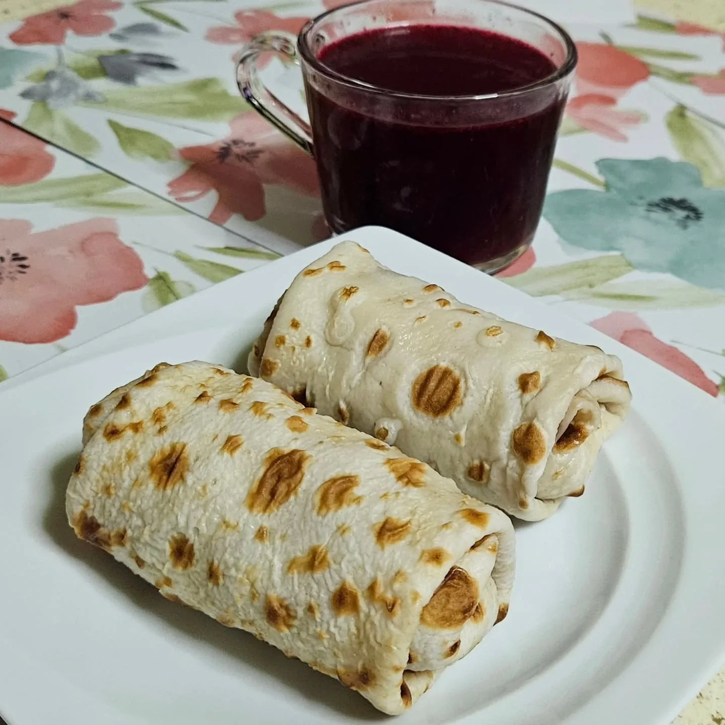 Naleśniki z kapustą, mięsem i pieczarkami – domowy przepis na sycące naleśniki jak krokiety bez panierki Naleśniki z kapustą, mięsem i pieczarkami – domowy przepis na sycące naleśniki jak krokiety bez panierki