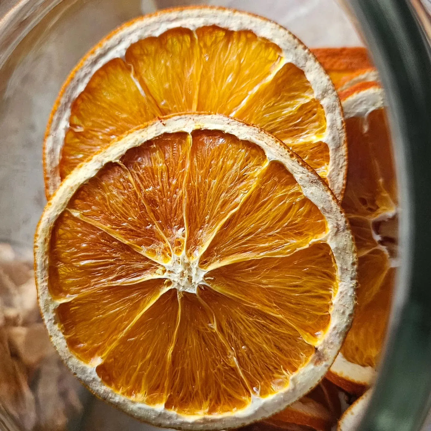 Suszone plastry pomarańczy do herbaty, wypieków i dekoracji świątecznych Suszone plastry pomarańczy do herbaty, wypieków i dekoracji świątecznych