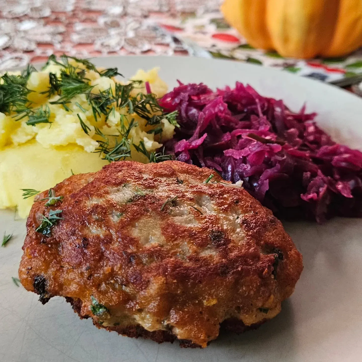 Domowe kotlety mielone z pieczarkami i natką pietruszki