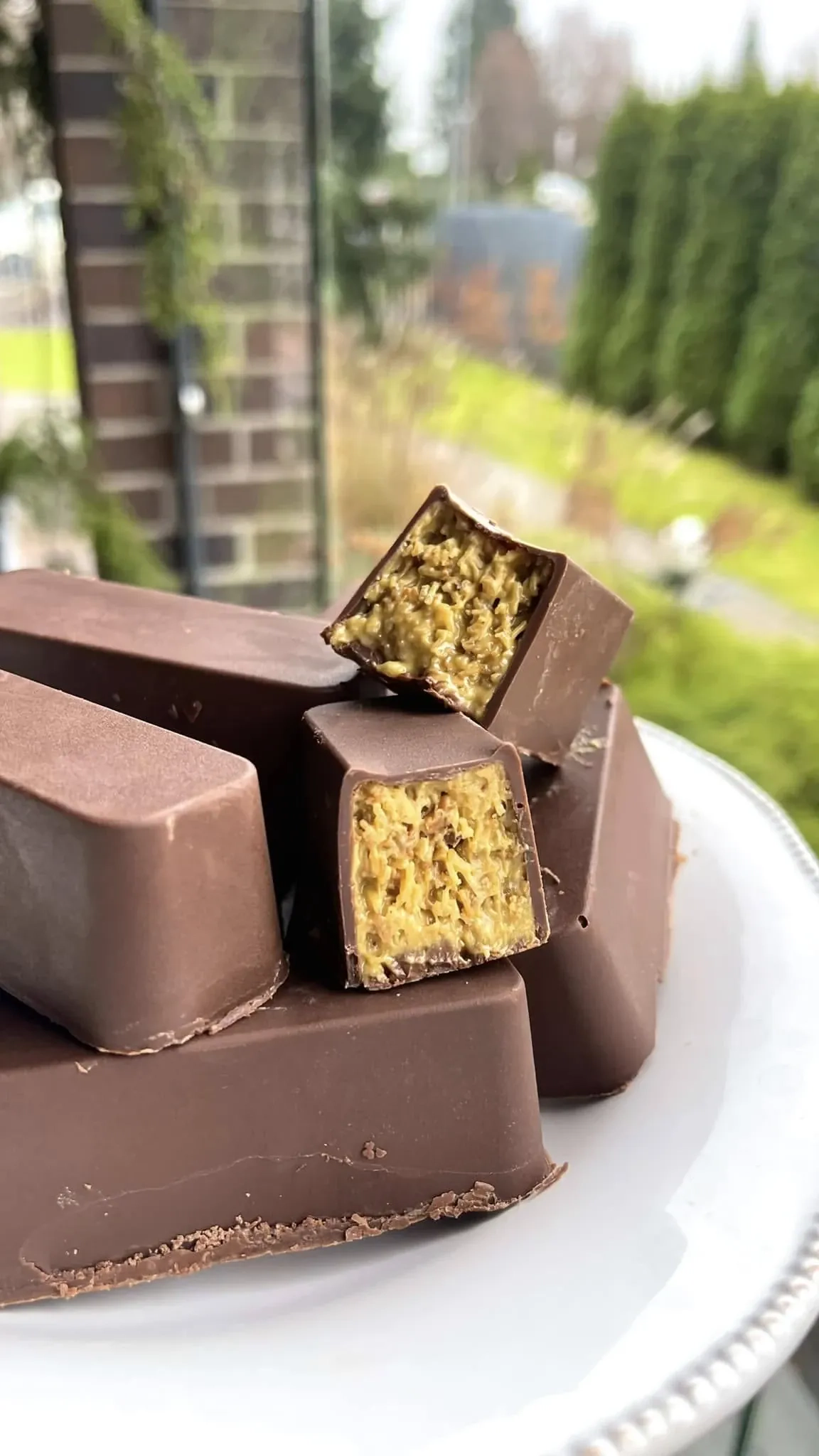 Dubajaus šokoladas su kataifi tešla, pistacijų įdaru ir baltu šokoladu