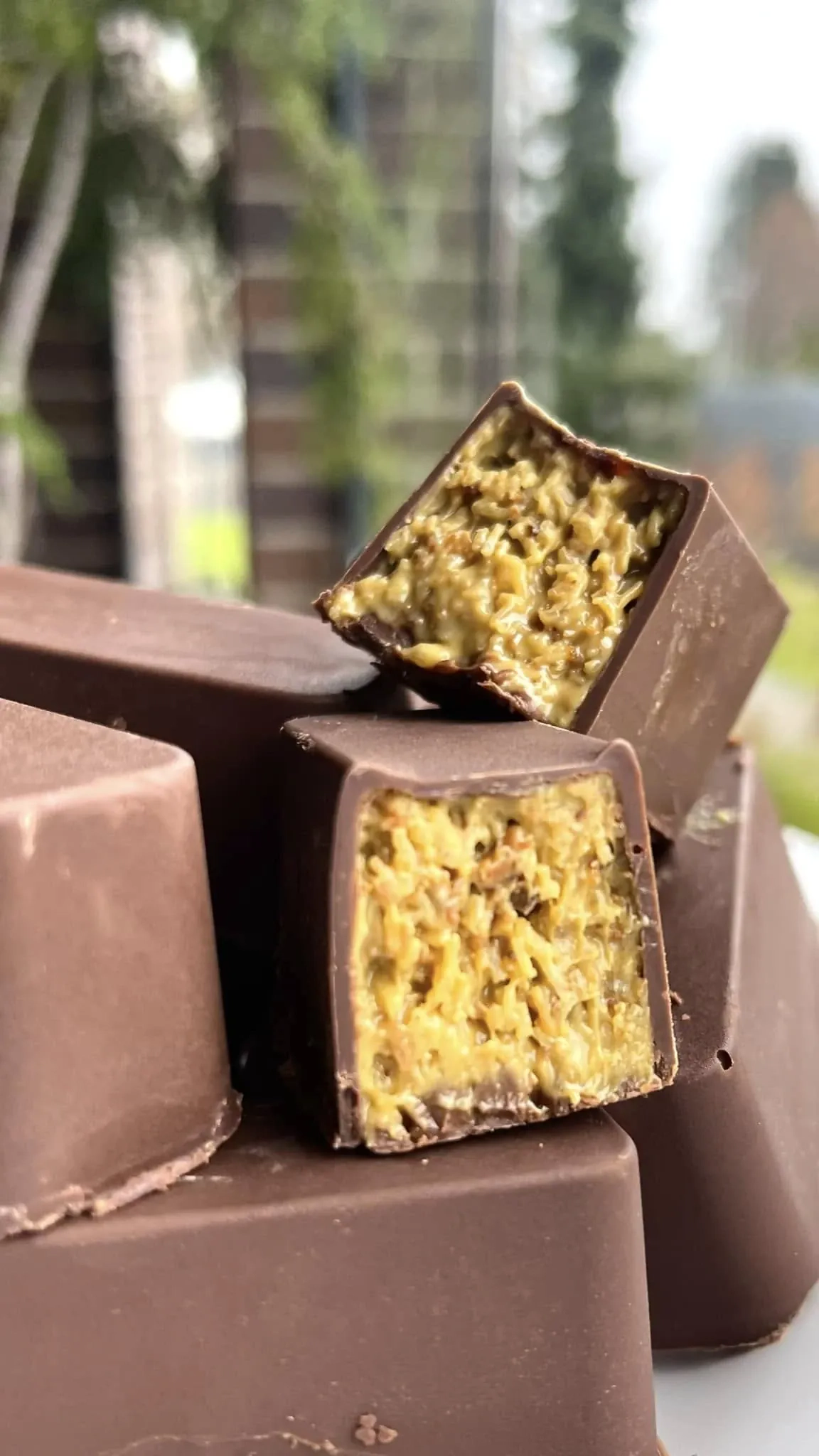 Dubajaus šokoladas su kataifi tešla, pistacijų įdaru ir baltu šokoladu