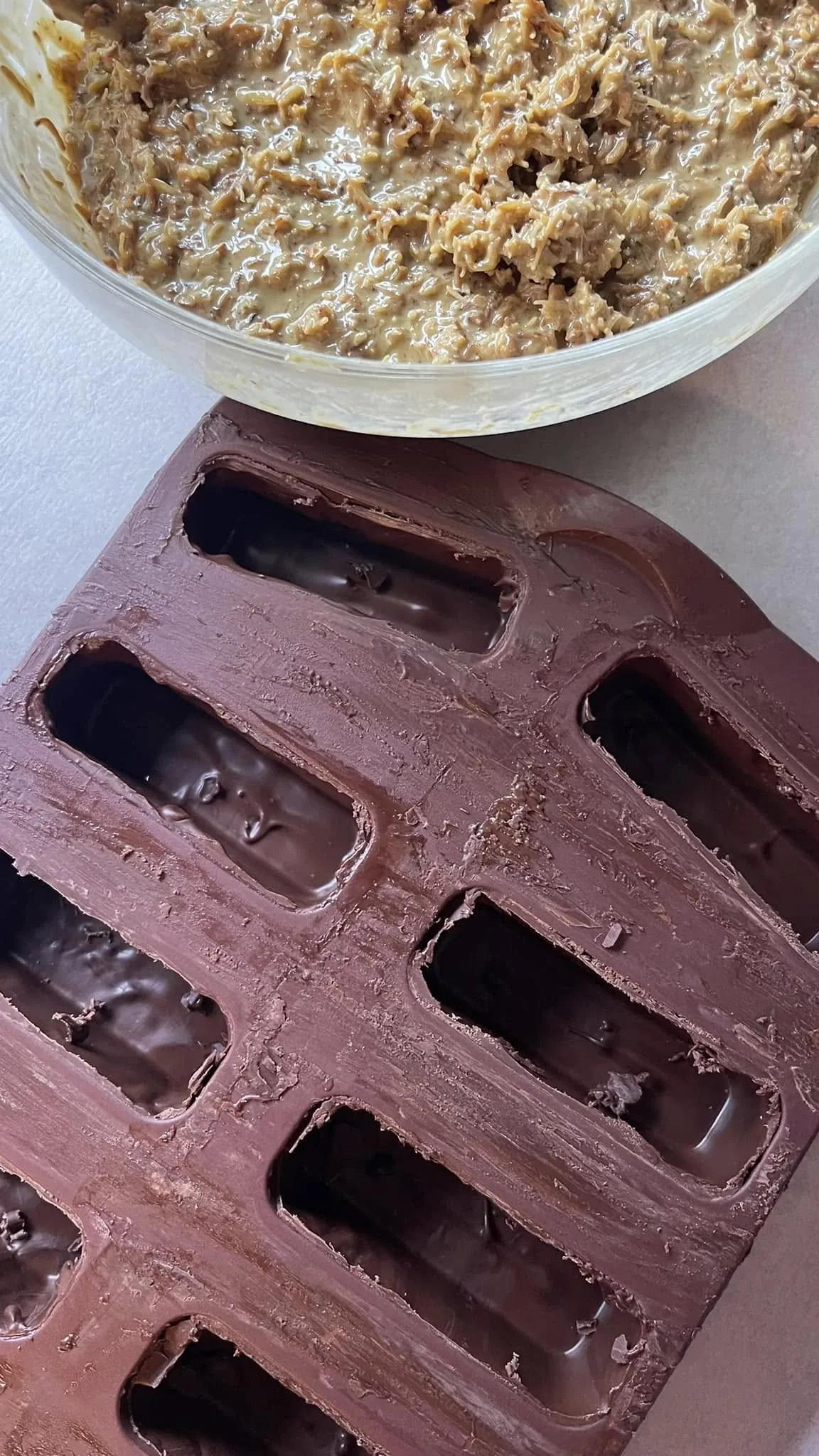 Dubajaus šokoladas su kataifi tešla, pistacijų įdaru ir baltu šokoladu