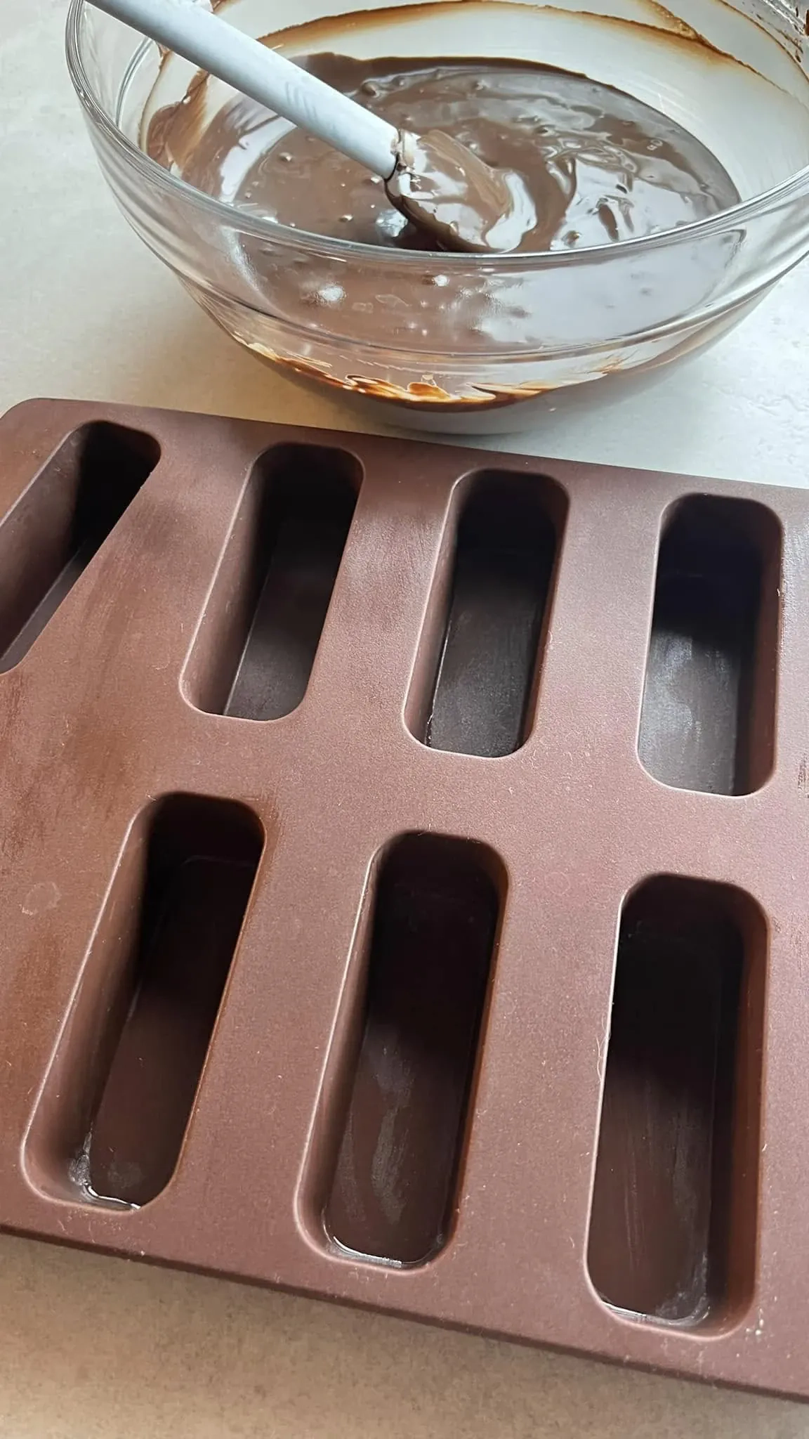 Dubajaus šokoladas su kataifi tešla, pistacijų įdaru ir baltu šokoladu