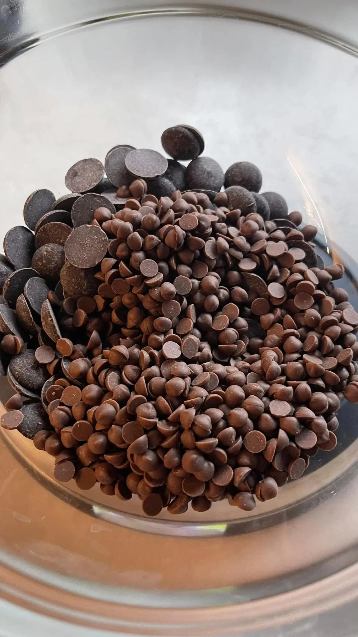 Dubajaus šokoladas su kataifi tešla, pistacijų įdaru ir baltu šokoladu