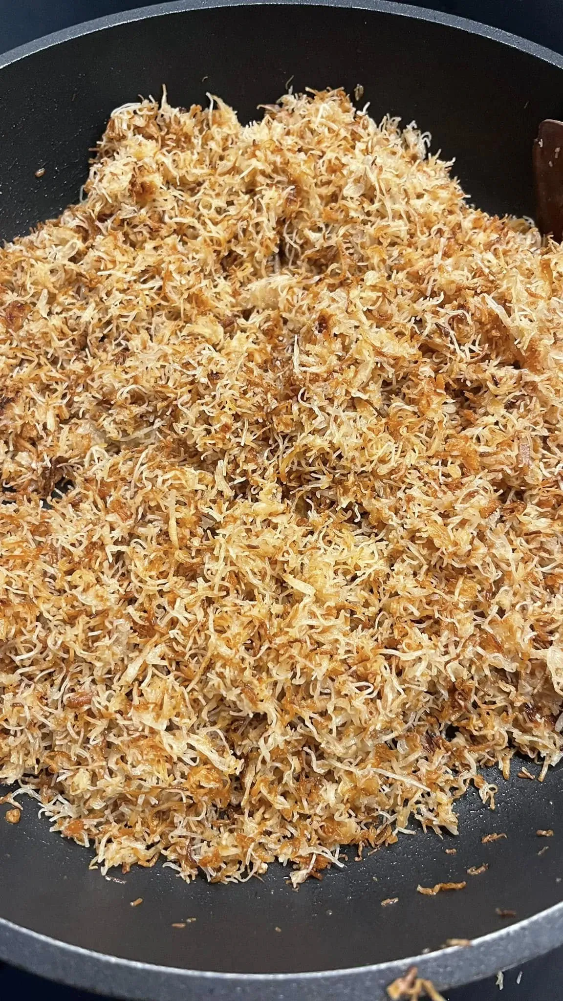 Dubajaus šokoladas su kataifi tešla, pistacijų įdaru ir baltu šokoladu