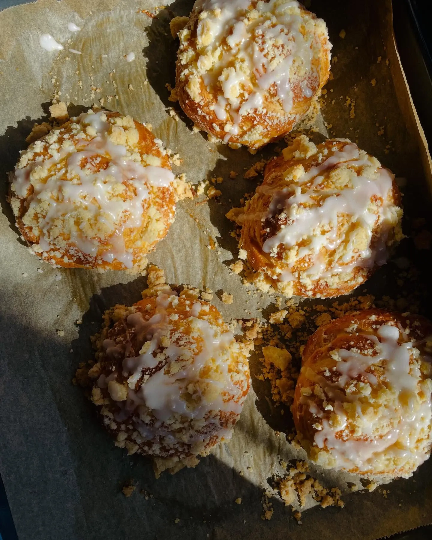 Drożdżówki z kruszonką i lukrem