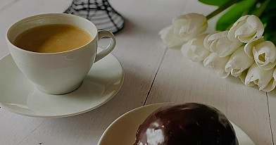 Pączki bostońskie z kremem waniliowym i polewą czekoladową