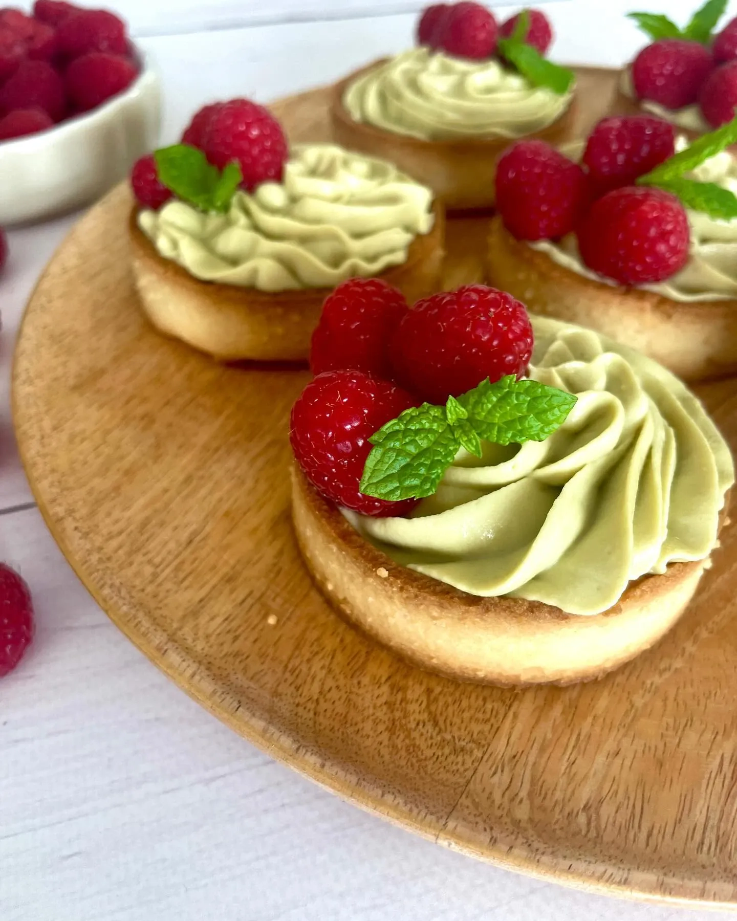 Tartaletki pistacjowe z malinami i kremem mascarpone