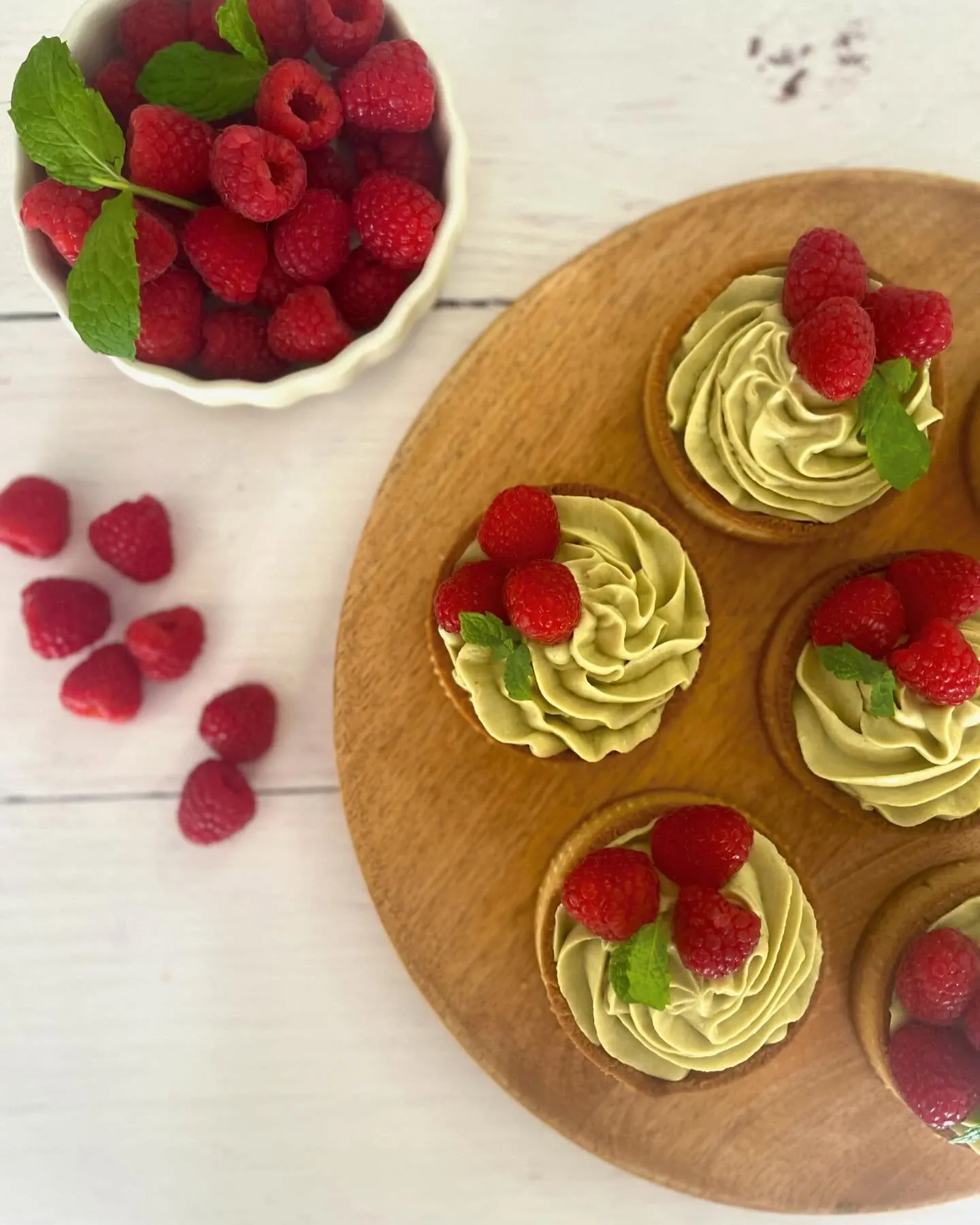 Tartaletki pistacjowe z malinami i kremem mascarpone