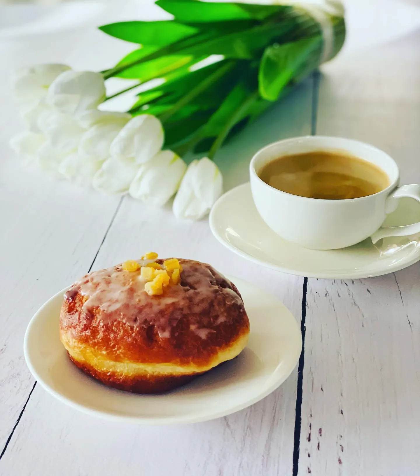 Puszyste pączki tradycyjne z powidłami śliwkowymi